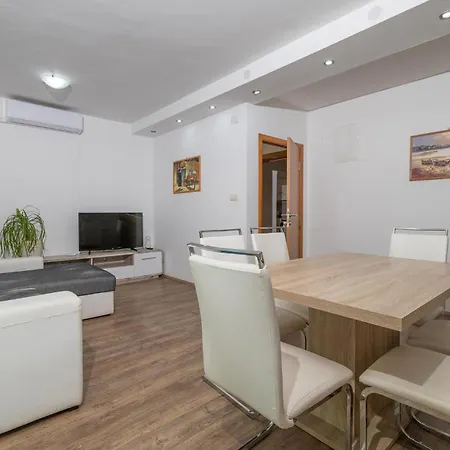 Lovely In With Wifi Apartment Lopar