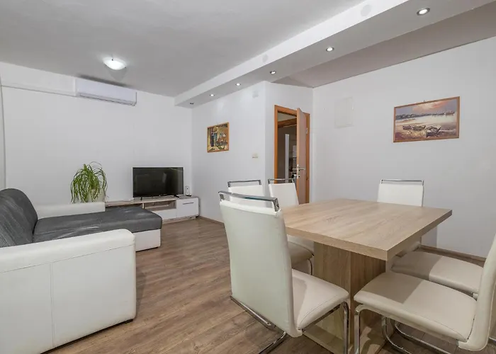 Lovely In With Wifi Apartamento Lopar