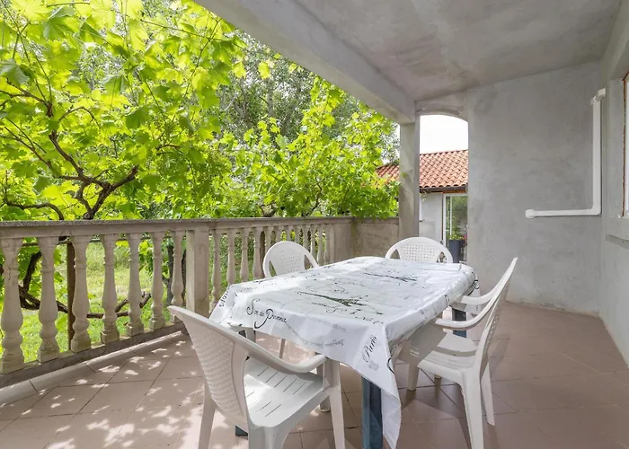 Apartamento Lovely In With Wifi Lopar